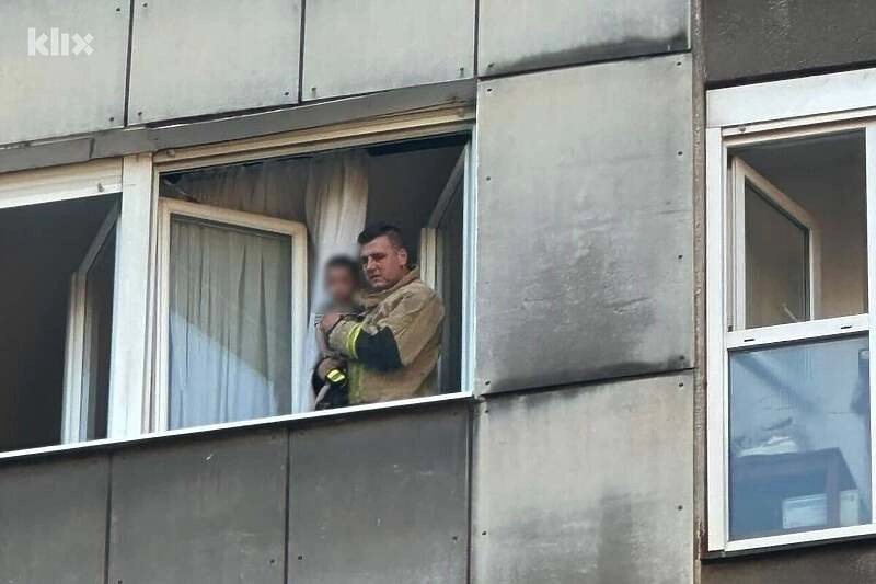 Sarajevski vatrogasac spasio dijete (2) koje je ostavljeno samo u stanu na Grbavici, majka uhićena